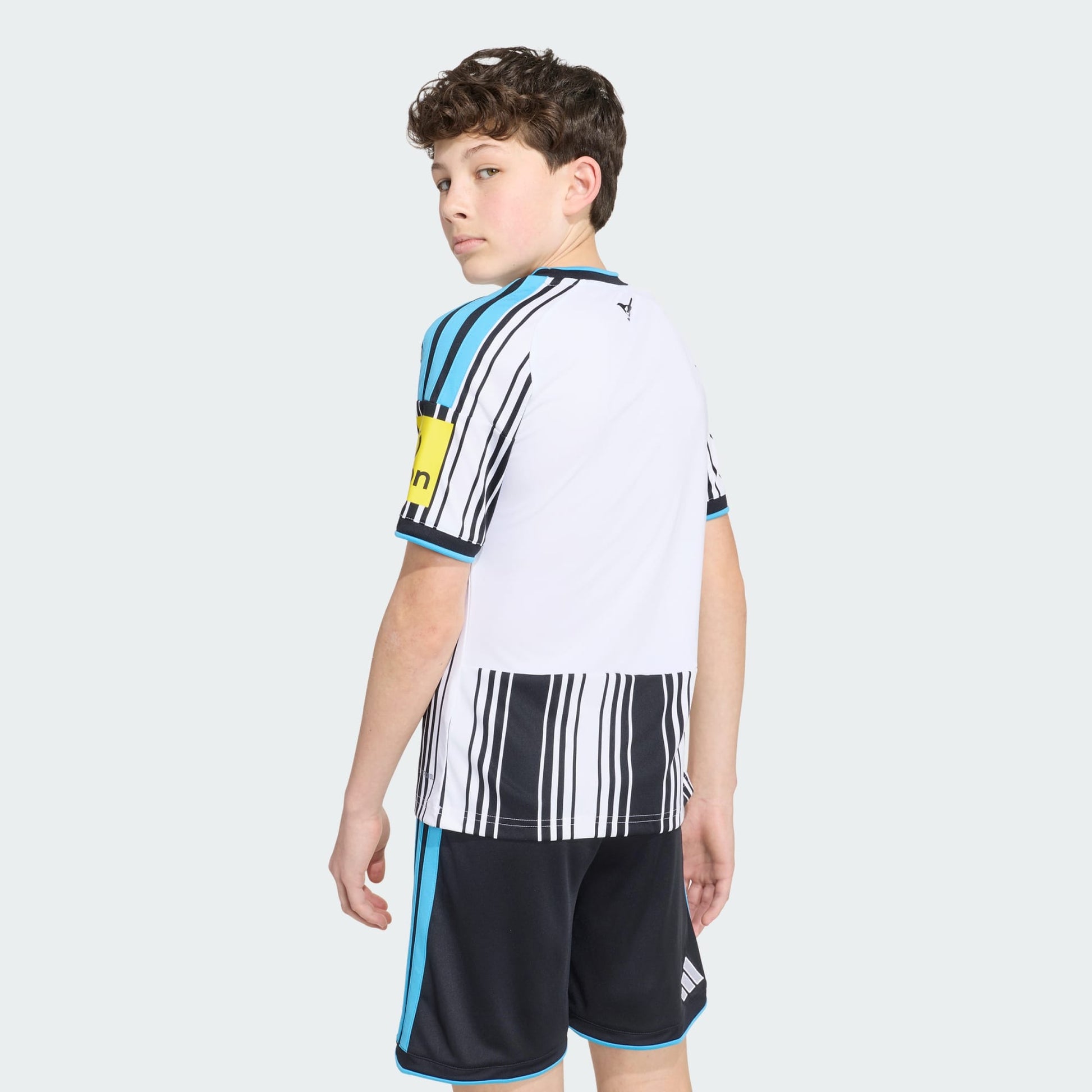 Conjunto Infantil Newcastle 2026/27 I - 4